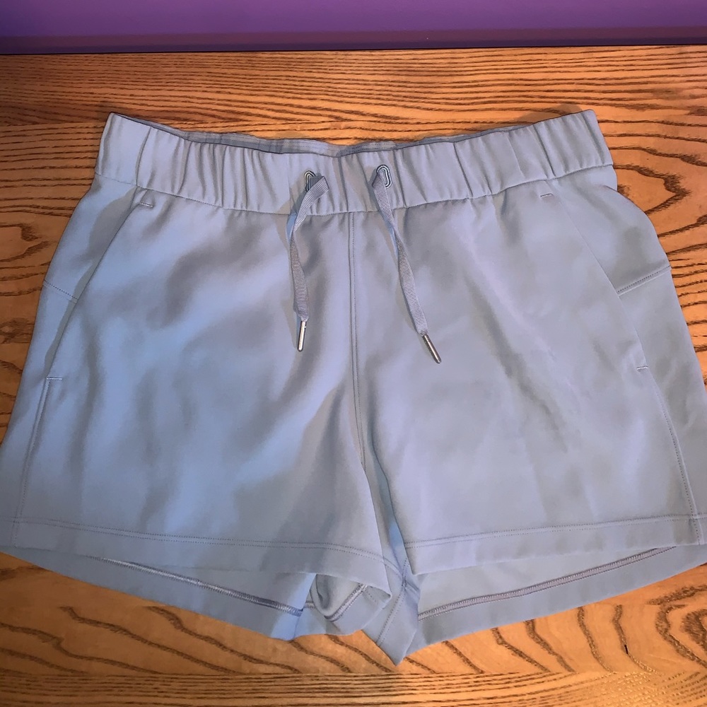 Lululemon On The Fly Short 2.5” - size 8